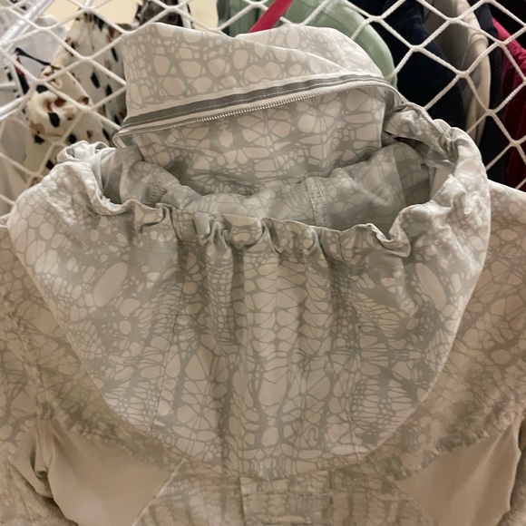 Lululemon Hustle Jacket - Picture 4 of 6